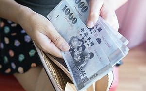 2026多項新制元旦上路！減稅、最低工資調升、生育津貼、勞工請假新規...一文掌握