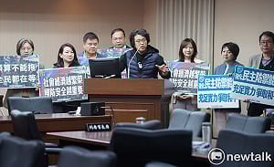 訪美談軍購卻拒審國防特別條例 沈伯洋：黃國昌把專業玩成政治秀 