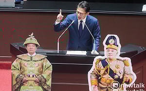 賴清德未列席彈劾案審查  黃國昌引蘇貞昌：用憲法的藥治憲政的亂