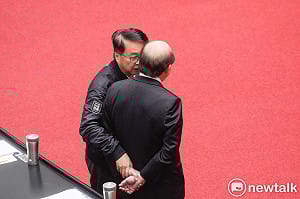 幕後》吳秉叡臨門一腳！助蔡其昌上位總召 柯建銘瀟灑卸任 