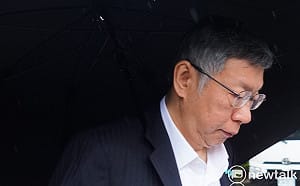 柯爸過世對年　柯文哲哽咽、要爸爸「原諒那些害我的人」