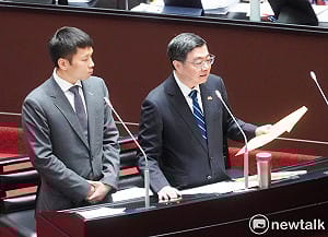 付清包機費合乎行情價  卓榮泰嗆王鴻薇：我公開單據妳怎麼辦？ 