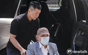 宣判前夕遭爆與女子跳舞  沈慶京痛斥下三濫手段：我這是在復健！