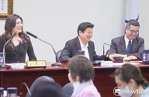 才轟「戲劇性自殘」經濟學人：對中嚇阻不足、不負責任的政客害台