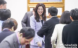 表述中華民國只在陵墓前？他狂酸國民黨：不講給正常的活人聽 