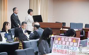 遭眼神阻止？官員想回應李貞秀卻「作罷」  劉世芳也看了一眼