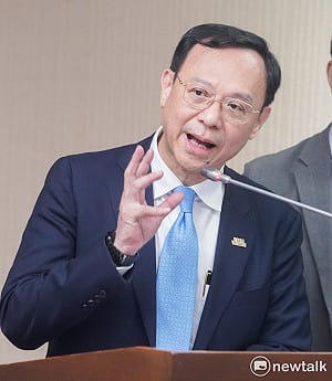 英國實施「世代禁菸令」台灣是否跟進？石崇良：國健署會再研議