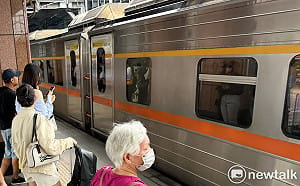 台鐵又出包！七堵站電車線跳電  4列車延誤44分