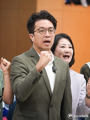 殷瑋開節目「殷瑋答」  沈伯洋：議會、直播未回應市民需求沒辦法進步   