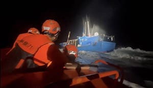澎湖海巡強勢查扣越界中國漁船  中國海警竟事後現身鄰近海域騷擾
