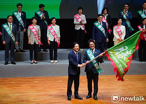 授戰旗給19縣市戰將 賴清德令3原則：打造民主和平繁榮的台灣
