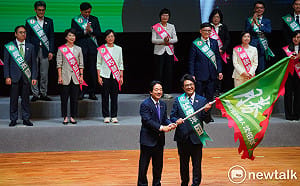授戰旗給19縣市戰將 賴清德令3原則：打造民主和平繁榮的台灣