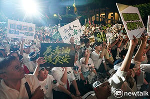 快訊》大動員擠爆凱道 晚上6點半喊破8萬人  