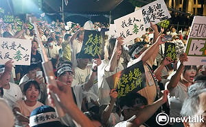 史上最大食安抗爭！20萬人上街 他曝賴連任危機 預言「這人」下台也難熄民怨