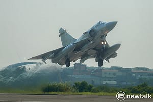 漢光42演習DAY3  空軍新竹基地實施跑道搶修與戰機緊急升空演練