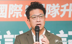 蔣萬安再提疫苗黑箱 沈伯洋：蔣指示可以塗黑、兒虐資料被蓋牌