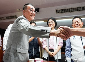 蘇巧慧民調逆轉勝 李四川辦：樣本與真實選舉結構呈巨大落差