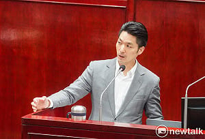 蔣萬安證實3日陪藍小雞登記　12日同台白營小雞造勢