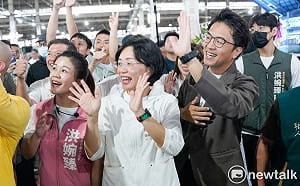 直擊》人氣大比拚！沈伯洋、蘇巧慧頻合照、簽名 蔣萬安展誠意卻被喊「空安」