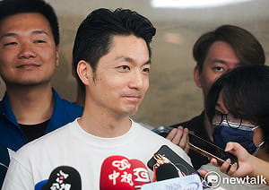 蔣萬安陣營沒招了？狂挖沈伯洋逾十年舊文抹黑　林俊憲納悶：要不要翻小學日記