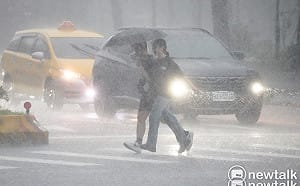 週末好天氣倒數！週一東北季風增強　北台灣降溫有雨