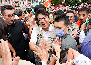 柯文哲酸「洋流」靠包裝操作 沈伯洋反邀加入：親自感受是真是假