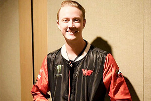 英雄聯盟世界賽》 中國戰隊用外套收買歐洲人氣小王子？