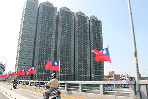 慶雙十中央地方不同調！新北掛國旗朱立倫不去大典