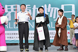 府官邸旁有豪宅不能有市場？柯P：挑撥離間