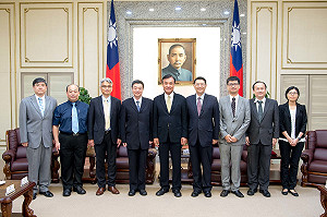 接見6被提名人 蘇嘉全：期許中選會讓民主更穩固