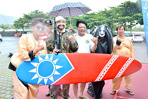衝浪嘉年華暨表演賽 浪花熱情四射
