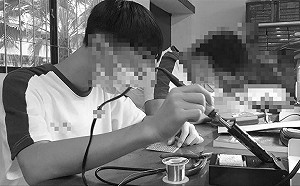 清寒男大生繳不出學雜費  隔日墜樓輕生！家屬拒收校方榮譽畢業證書