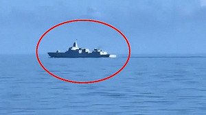 突破一般作戰安全界線! 傳中055驅逐艦「貼臉」同行美航母 專家憂恐擦槍走火