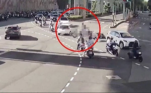 闖紅燈直衝機車陣「撞飛」2騎士！26歲女駕駛疑疲勞釀禍