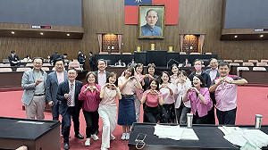 直擊》BP高雄開唱掀政壇粉紅狂潮  民進黨團今將立院染粉 