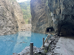 立霧溪燕子口堰塞湖危機！政院啟動緊急應變 卓揆指示搶通步道降挖水面