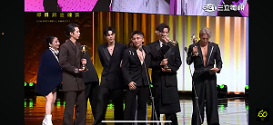 金鐘60》棒棒堂出道15年首得獎！威廉甩逃兵風波上台領獎 