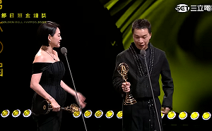 金鐘60》小S回來了！奪最大獎「綜藝節目主持人獎」 