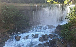 立霧溪燕子口堰塞湖壩體恐突然潰決 下游居民估安置5天 