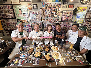 陪蔡其昌造訪高雄美食名店   邱議瑩：全力實現球迷願望  