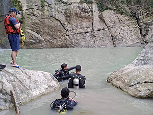 偕友遊嘉義青雲瀑布　22歲男滑落深潭救起送醫不治