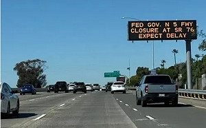 美軍向加州「開砲示威」? 砲彈穿越州際公路 紐森怒罵 : 「極其荒謬的武力展示」