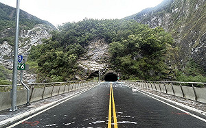 燕子口堰塞湖溢流水位上漲　台9線太魯閣大橋準備封閉