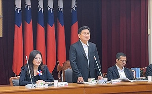 傅崐萁邀拜會立院 鄭麗文點名南部三戰將喊 「市長」