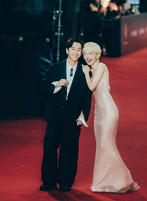 Lulu、陳漢典正式登記結婚 金鐘後無預警現身戶政所