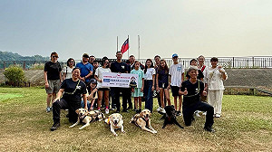 六大馬女跑者王詩婷 陪退役搜救犬鐵雄回娘家 贈物資向學弟妹致敬