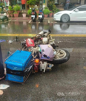 北市大同區汽機車碰撞　7旬騎士不治、妻輕傷