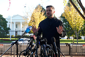 (影) 是污辱了烏克蘭、還是美國自污? 只因澤連斯基不割領土 白宮竟不讓開草坪開記者會