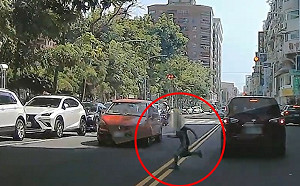 男童違規過馬路遭撞!網一面倒痛批「老師家長都沒教嗎?」