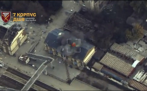 (影) 俄軍小隊滲透紅軍城殺平民! 烏軍空中突擊旅殲滅14人